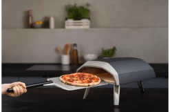 Ooni Pizzaschep Geperforeerd - Perforated Pizza Peel 14 Inch -Woonmeubelwinkel ooni pizzaschep geperforeerd perforated pizza peel 1